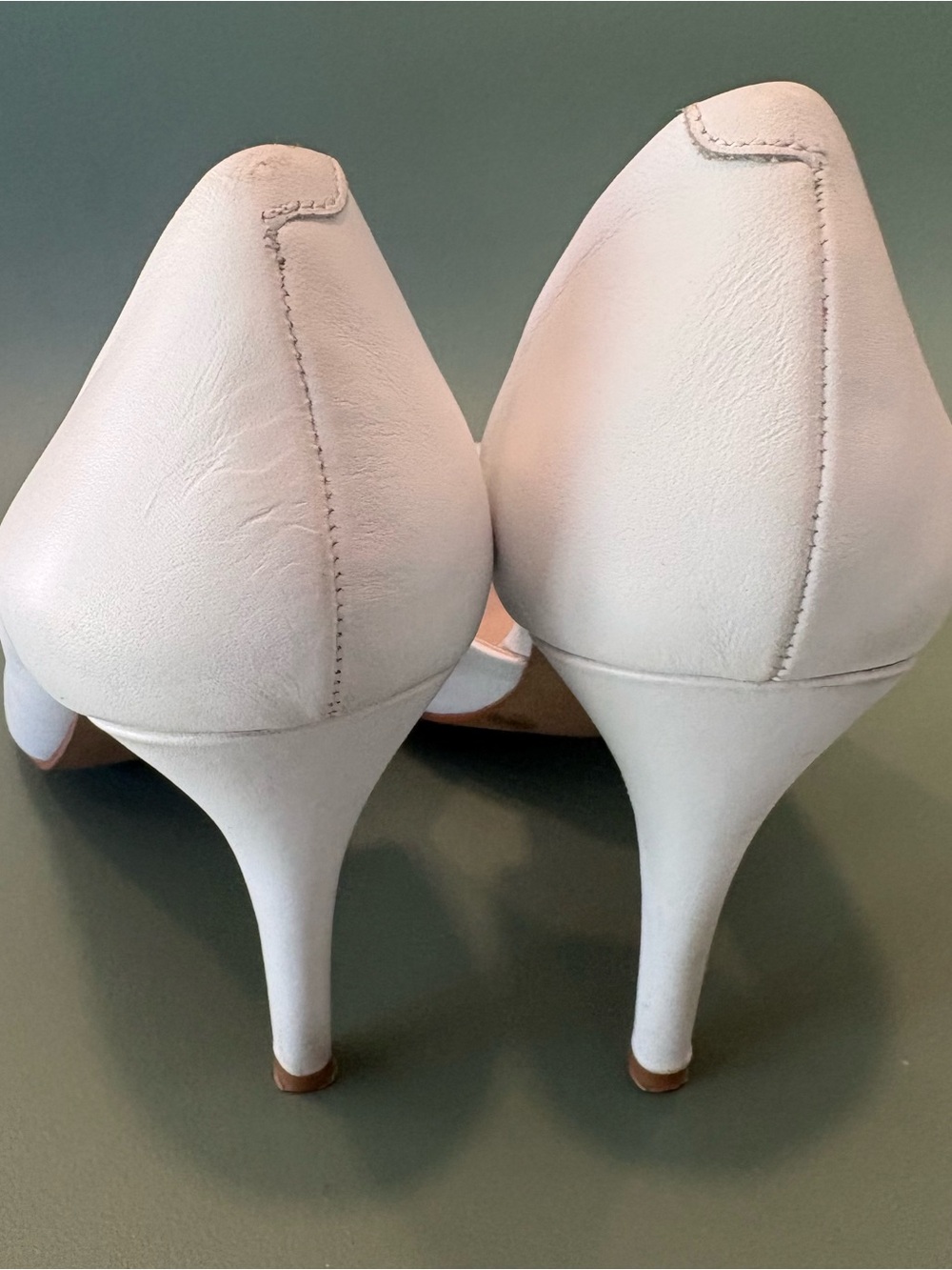 VINCE CAMUTO Women’s White Leather D’Orsey Pumps Sz 10 - Picture 6 of 9